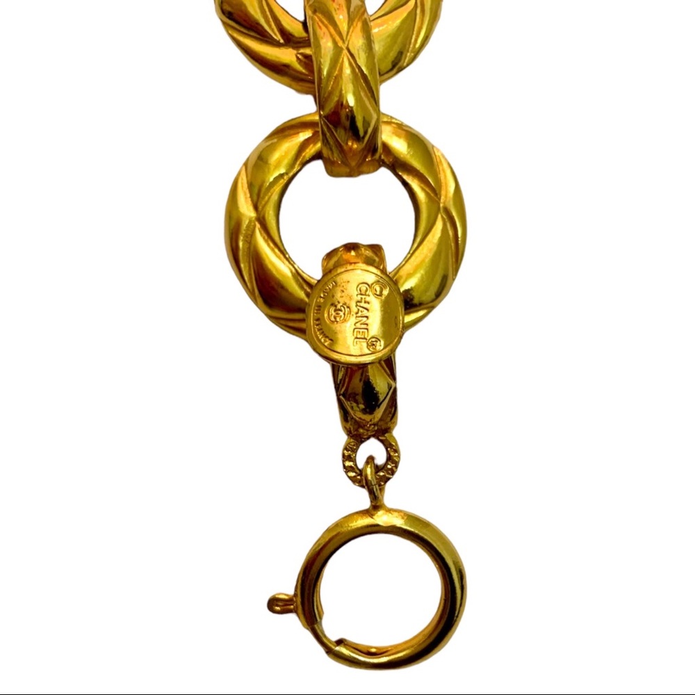 Chanel: Vintage Signed Thick Matelasse Chain Link Bracelet (New Hangtag & Box) - Picture 7 of 9